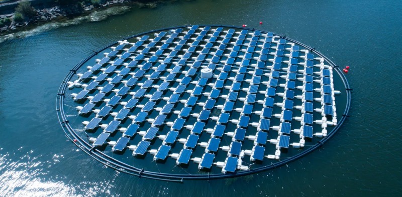 Systèmes de montage de parcs solaires flottants