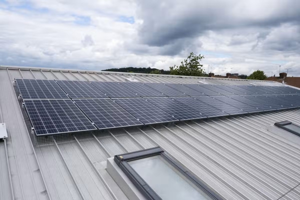 Système de montage de toit solaire durable