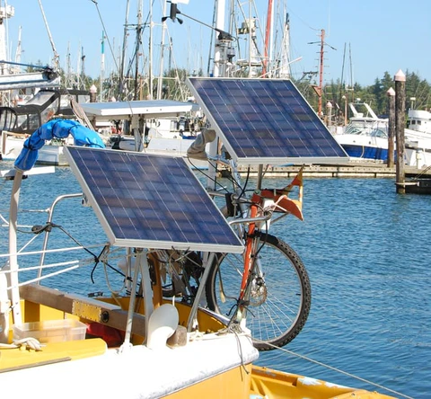 LES DIFFÉRENTS TYPES DE SUPPORTS DE PANNEAUX SOLAIRES POUR BATEAUX