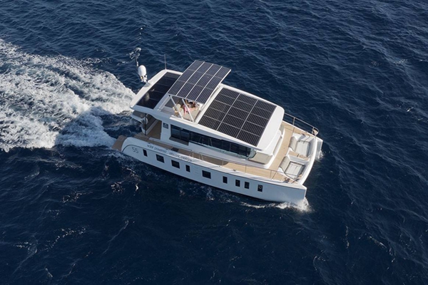 Naviguez avec style : les avantages des yachts solaires pour les aventuriers éco-conscients