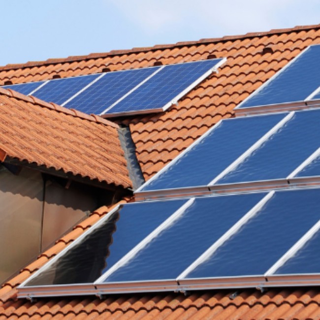 La Californie réduit les subventions pour les maisons dotées de panneaux solaires sur le toit